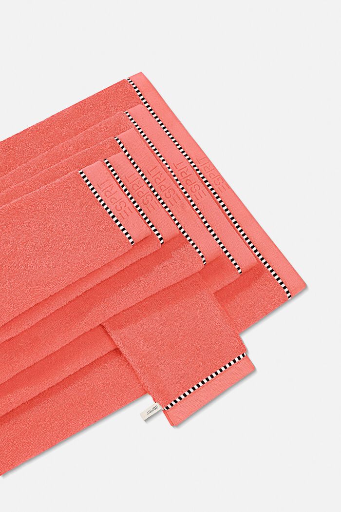 À teneur en TENCEL™ : la collection de serviettes en tissu éponge, CORAL, detail image number 4