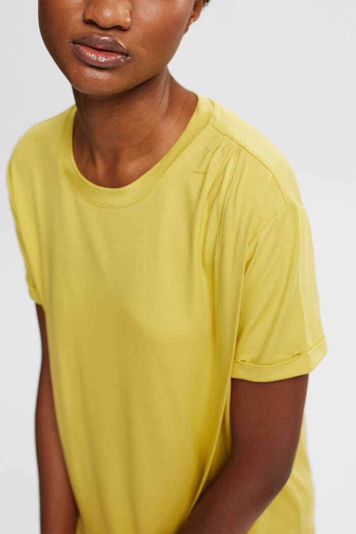 En TENCEL™ : la chemise de nuit d’aspect drapé, YELLOW, detail image number 2