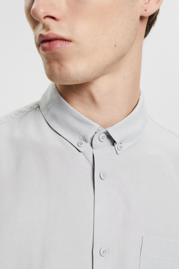 À teneur en lin : la chemise dotée d'un col à pointes boutonnées, LIGHT GREY, detail image number 2