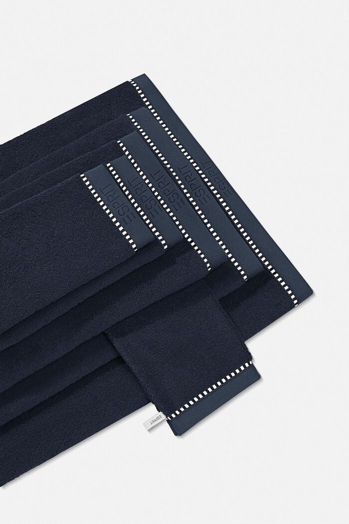 À teneur en TENCEL™ : la collection de serviettes en tissu éponge, NAVY BLUE, detail image number 4