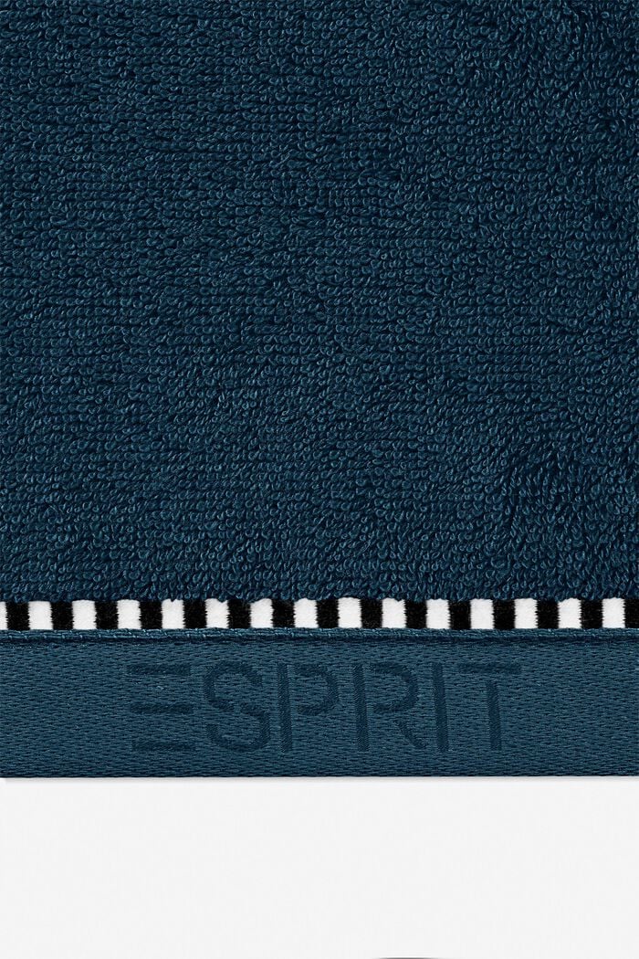 À teneur en TENCEL™ : la collection de serviettes en tissu éponge, DARK PETROL, detail image number 1