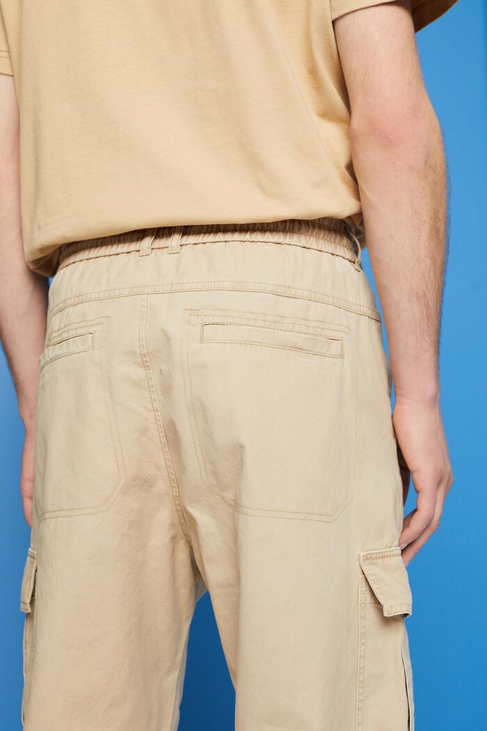 Pantalon cargo de coupe fuselée façon jogging en coton, SAND, detail image number 4