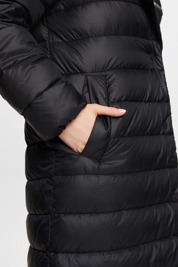 En matière recyclée : le manteau matelassé à revers, BLACK, detail image number 3