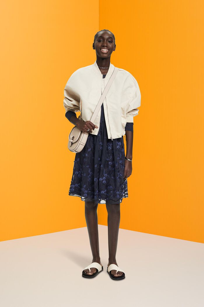 Mini-robe en dentelle 3D agrémentée de mesh à broderie florale, NAVY, detail image number 1