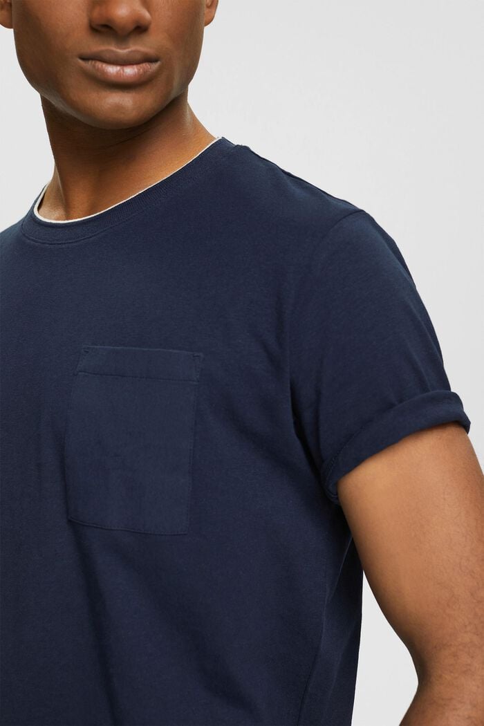 À teneur en lin : le t-shirt en jersey à poche-poitrine, NAVY, detail image number 1