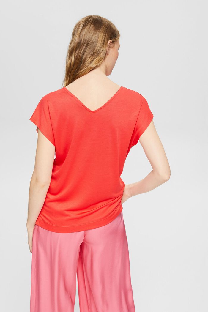 En TENCEL™ : le t-shirt à encolure en V, RED, detail image number 3
